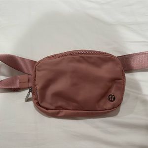 Lululemon Everywhere Belt Bag